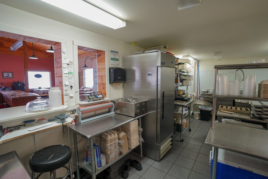 More Photos Of 286 Old Route 15, Cambridge Showroom For Sale