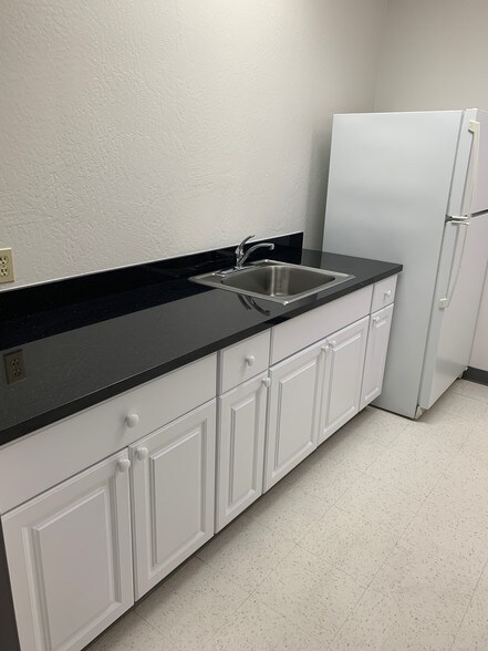More Photos Of 2450 Embarcadero Rd, Palo Alto Research And Development For Lease