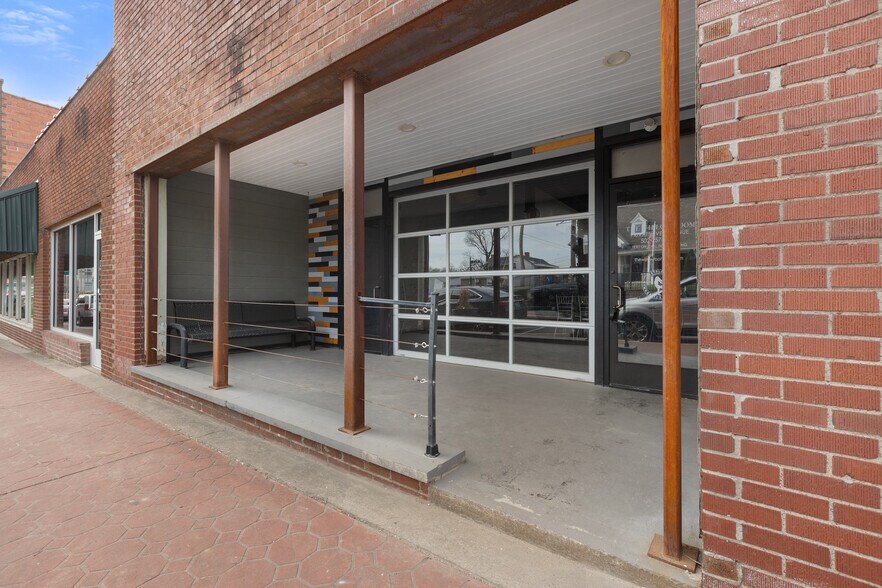 More Photos Of 218 N Main St, Beaver Dam General Retail For Sale