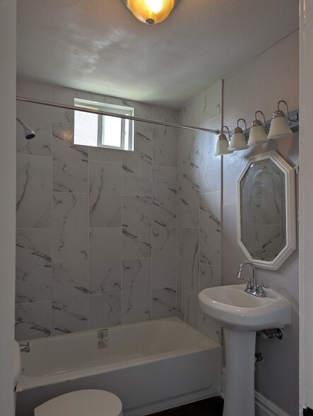 More Photos Of 1142 Yale St, Houston Office For Lease