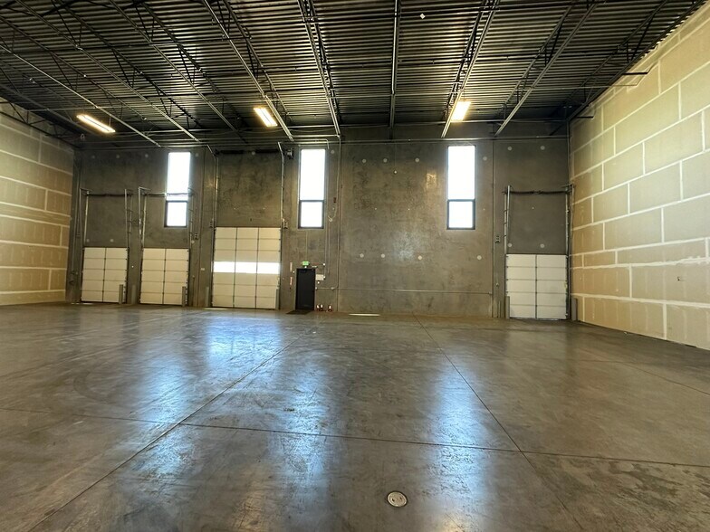 More Photos Of 1750 McGilchrist St, Salem Warehouse For Lease