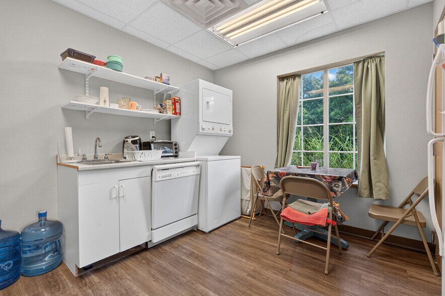 More Photos Of 1567 W Diane St, Ozark Office For Sale