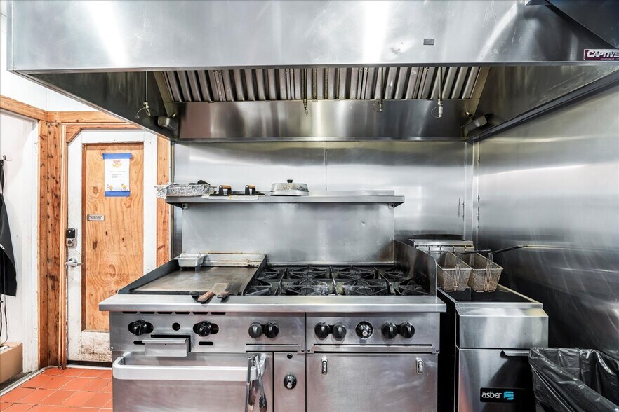 More Photos Of 217 W Hopkins St, San Marcos Restaurant For Sale