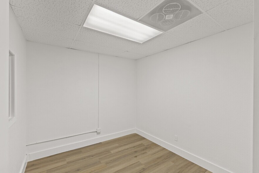 More Photos Of 3109 Garden Brook Dr, Farmers Branch Warehouse For Sale