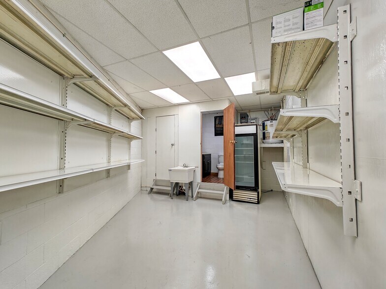 More Photos Of 13700 Hwy 70, Huntingdon Storefront For Sale