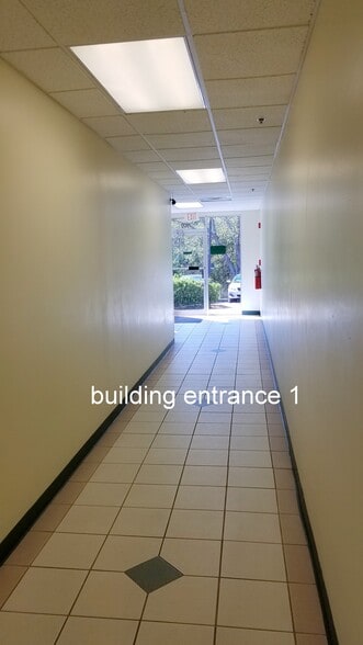 More Photos Of 7802 Kingspointe Pky, Orlando Office For Lease