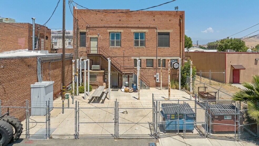 More Photos Of 128 S E St, Exeter Storefront For Sale