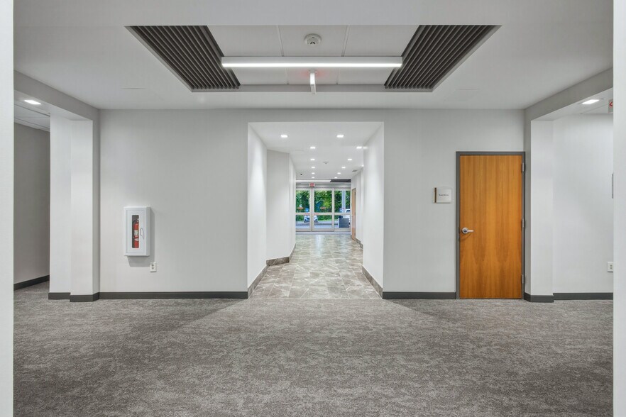 More Photos Of 1835 Savoy Dr, Atlanta Medical For Lease