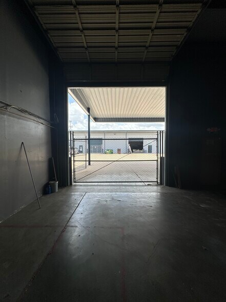 More Photos Of 5708 N Shepherd Dr, Houston Unknown For Lease
