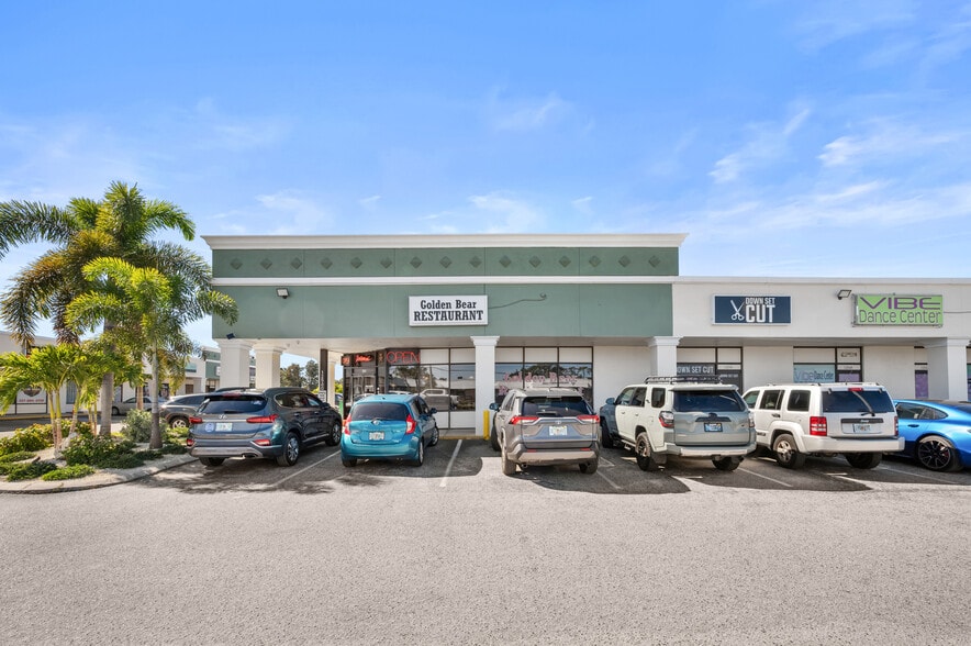 More Photos Of 12500 Starkey Rd, Largo Unknown For Lease