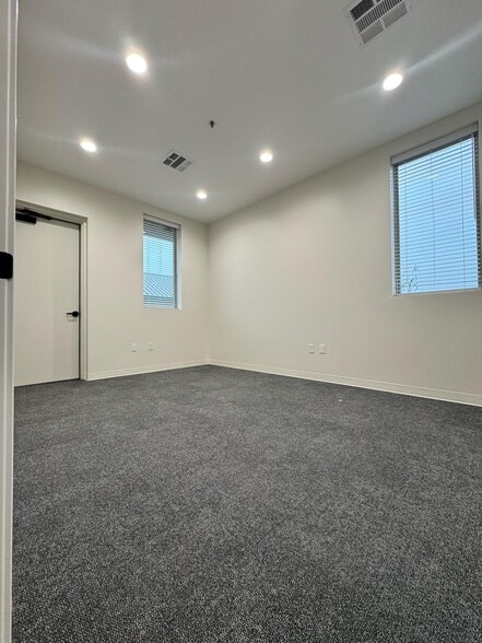 More Photos Of 1400 N Coit Rd, McKinney Unknown For Lease