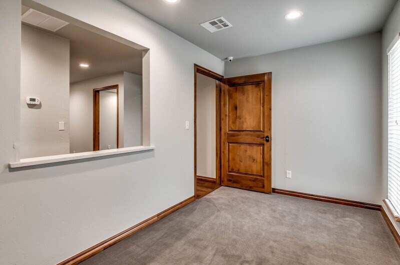 More Photos Of 6909 N Robinson Ave, Oklahoma City Office For Lease
