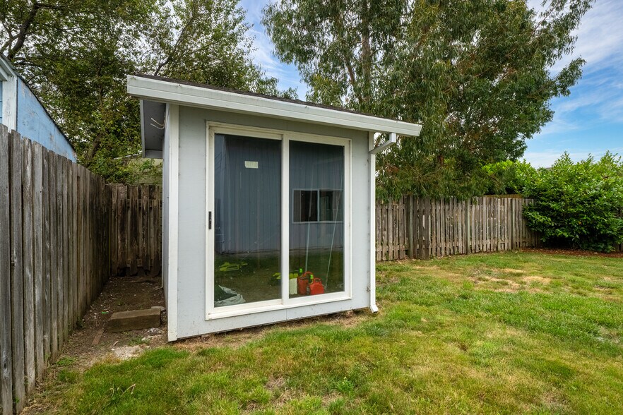 More Photos Of 1009-1011 Grove Ave, Tillamook Apartments For Sale