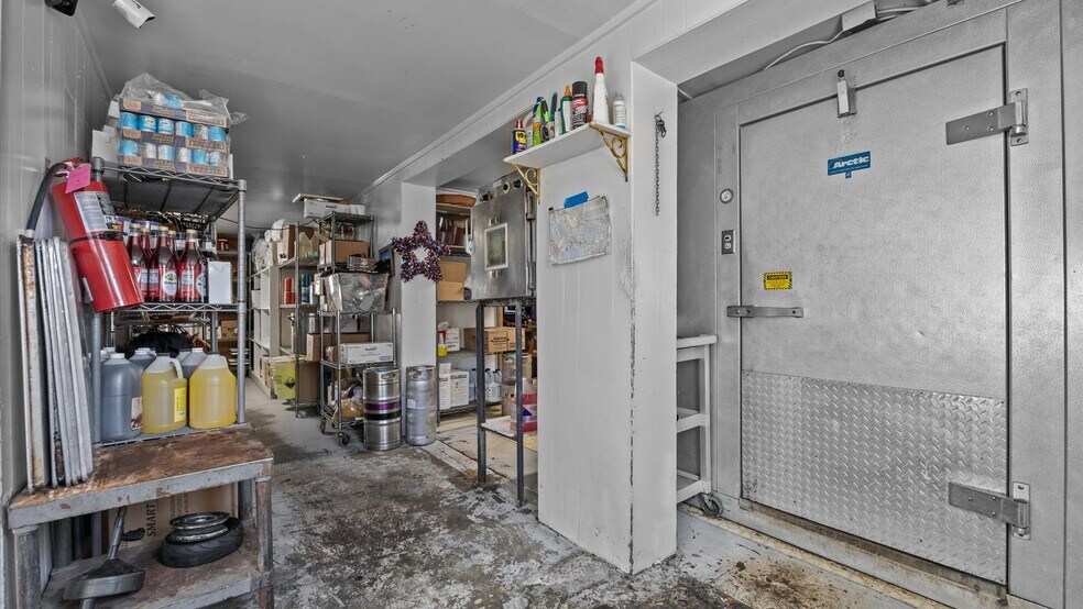 More Photos Of 412 Park Ave, Rifle Restaurant For Sale