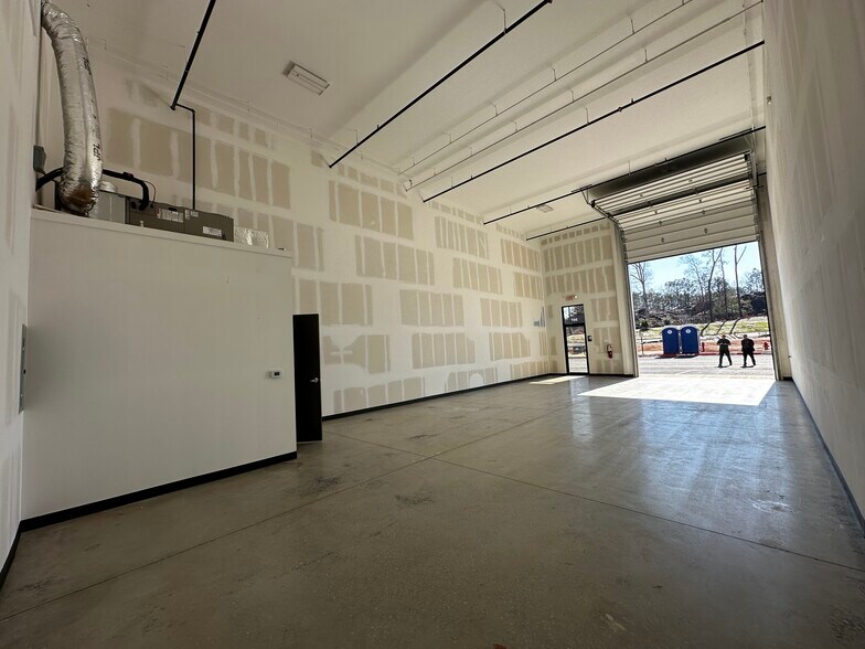 More Photos Of 3770 Francis Cir, Alpharetta Warehouse For Sale