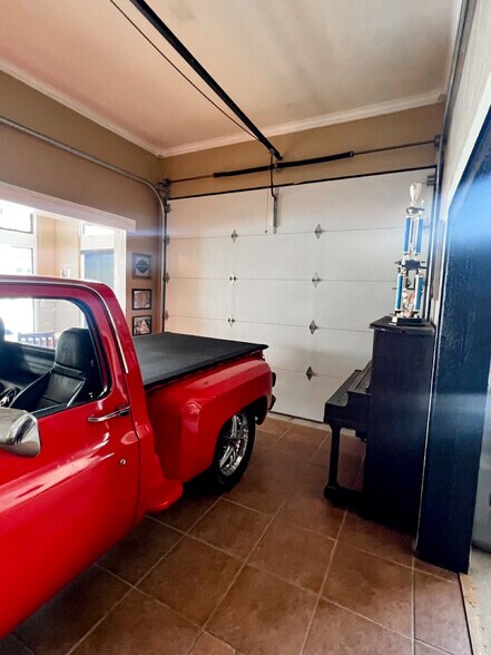 More Photos Of 1305 S 1st St, Abilene General Retail For Sale