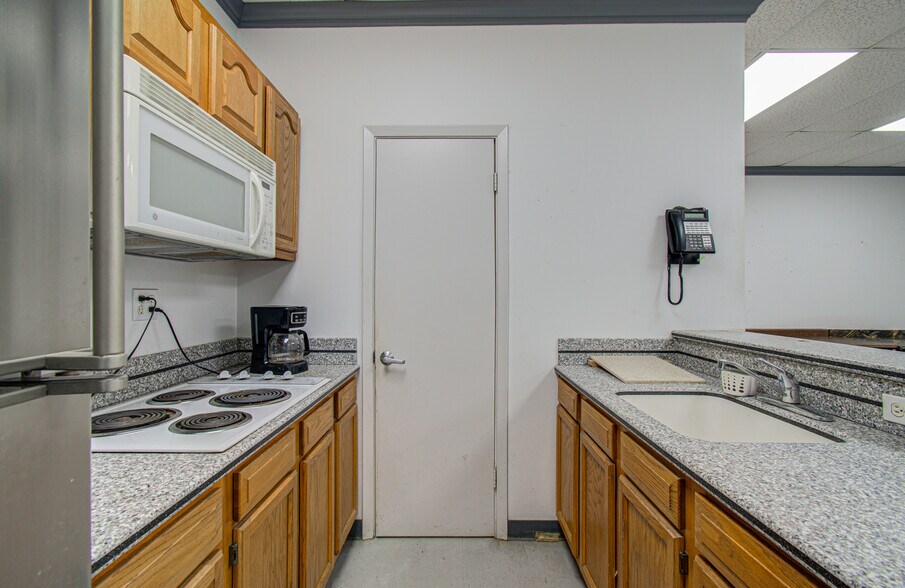 More Photos Of 7571 Morley St, Houston Warehouse For Sale