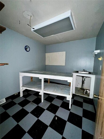 More Photos Of 22199 Highway Y, Saint Robert Medical For Sale