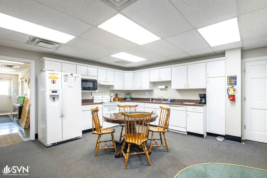 More Photos Of 129 Fieldview Dr, Versailles Warehouse For Sale