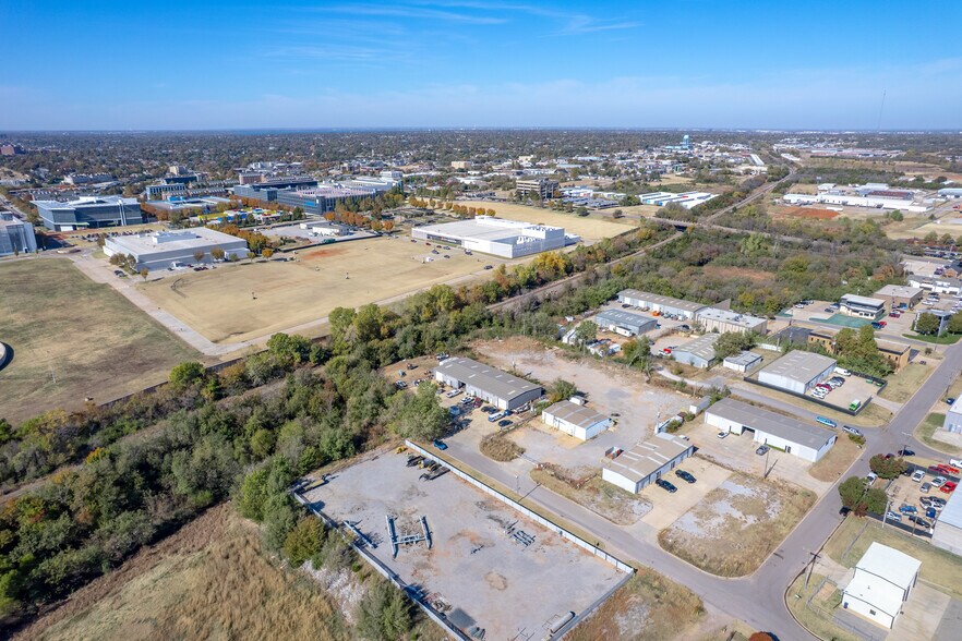 More Photos Of 319-323 NW 59th St, Oklahoma City Manufacturing For Sale