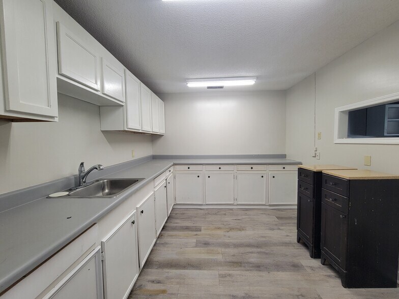 More Photos Of 6226 GA-72 Hwy, Colbert Office For Lease