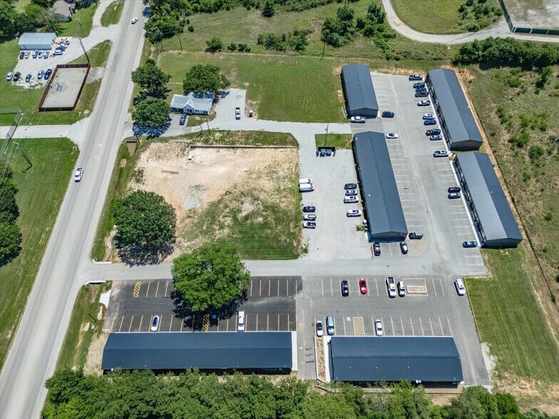 More Photos Of 200-225 West Side Dr, Decatur Light Distribution For Lease