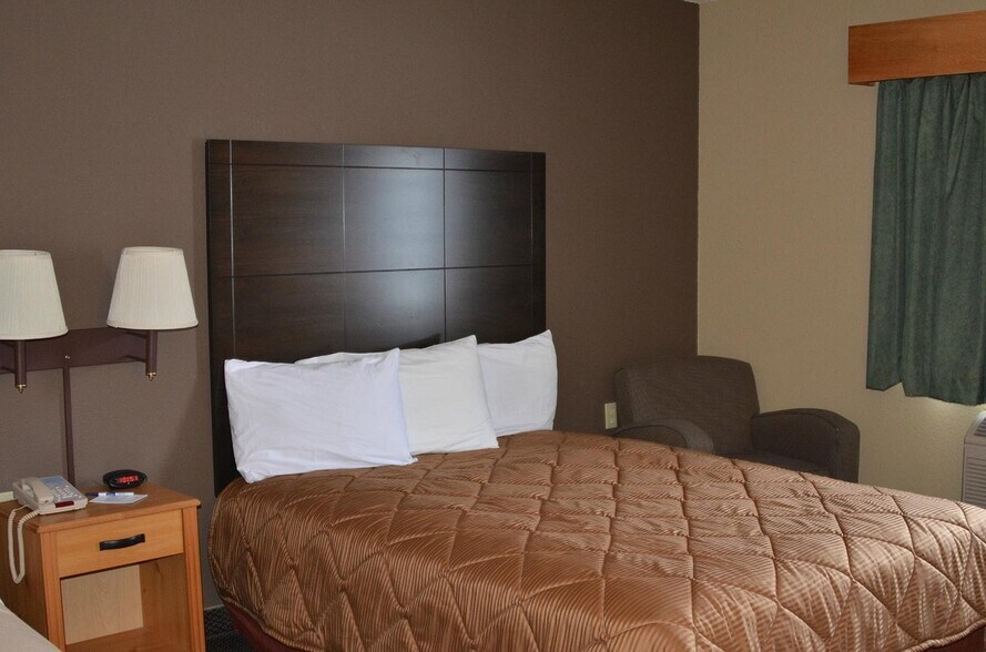 More Photos Of 515 W Water St, Fayette Hotel For Sale