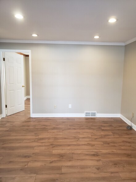 More Photos Of 864 Burdeck St, Schenectady Office For Sale