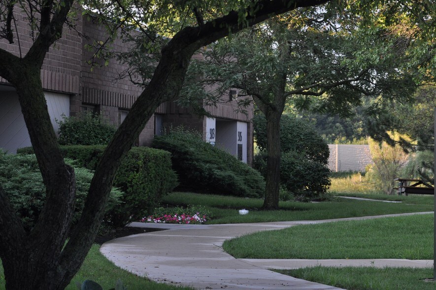 More Photos Of 1535 Lake Cook Rd, Northbrook Unknown For Lease