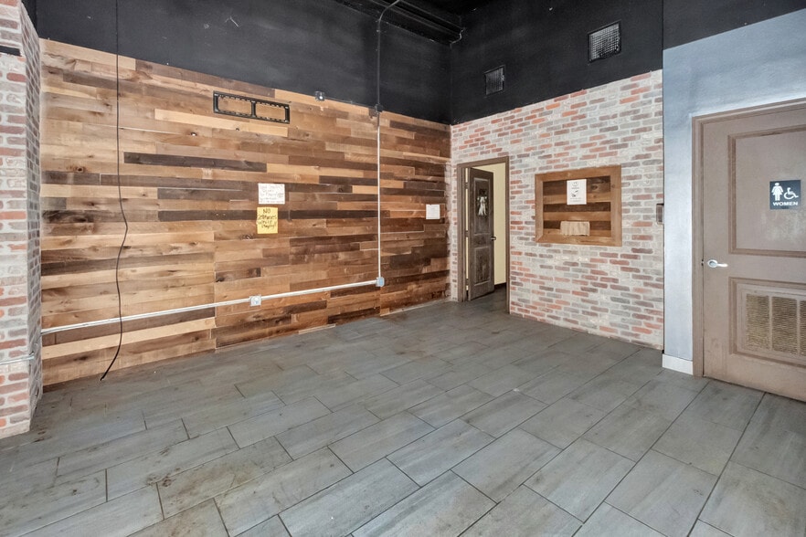 More Photos Of 104 Teakwood Dr, Victoria Medical For Sale