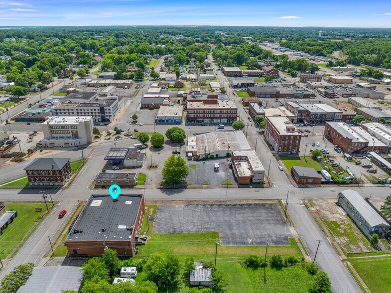 More Photos Of 419 N Raleigh Ave, Sheffield Specialty For Sale