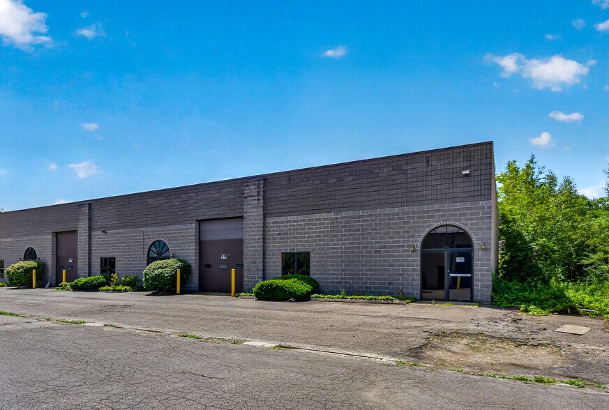 More Photos Of 34 Patria Rd, South Windsor Flex For Lease