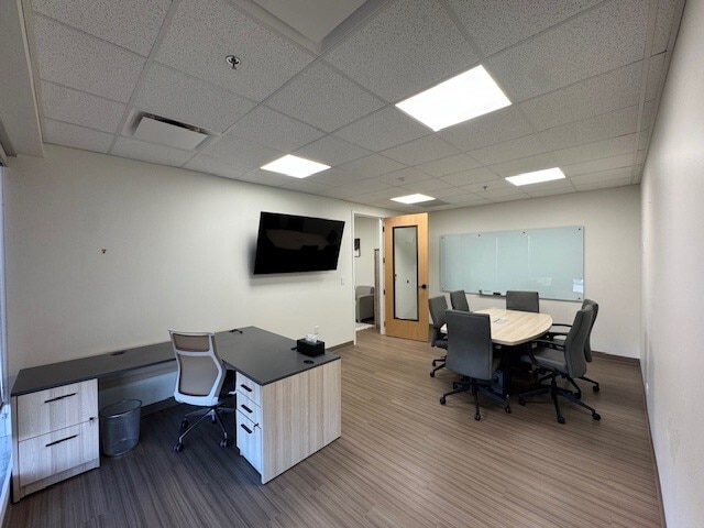 More Photos Of 2800 S Texas Ave, Bryan Office For Lease