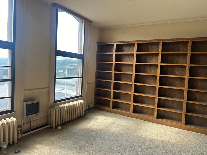 More Photos Of 49 E Main St, Amsterdam Office For Sale