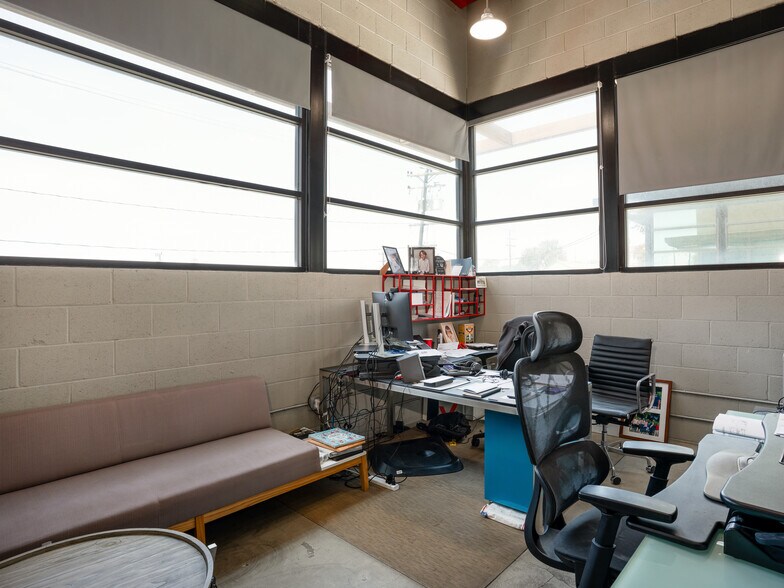 More Photos Of 134 Lomita St, El Segundo Office For Sale