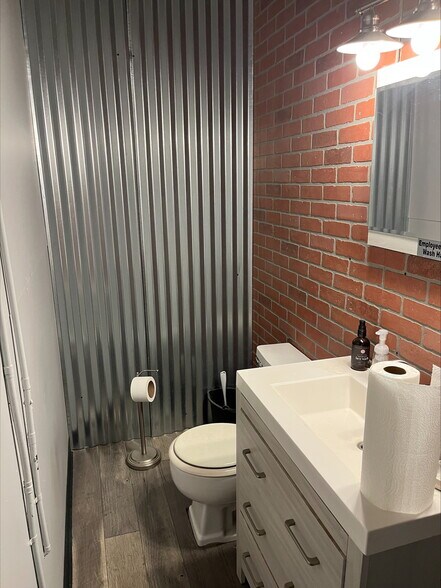 More Photos Of 7301 W 7th St, Texarkana Sports And Entertainment For Sale