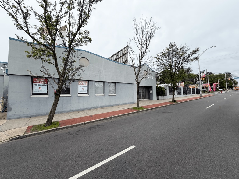 More Photos Of 555-557 Main St, Orange Warehouse For Lease