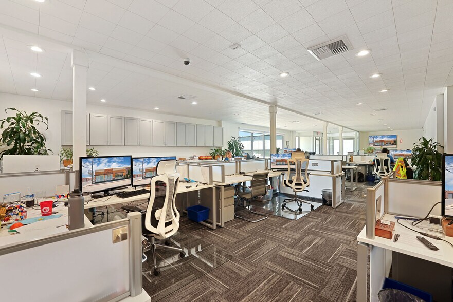 More Photos Of 702-714 W Fremont St, Stockton Light Distribution For Lease