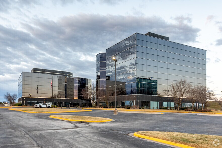 More Photos Of 10150 N Ambassador Dr, Kansas City Coworking Space