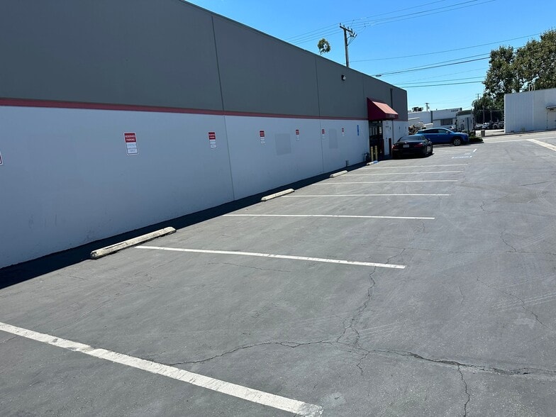 More Photos Of 2421 S Susan St, Santa Ana Warehouse For Lease