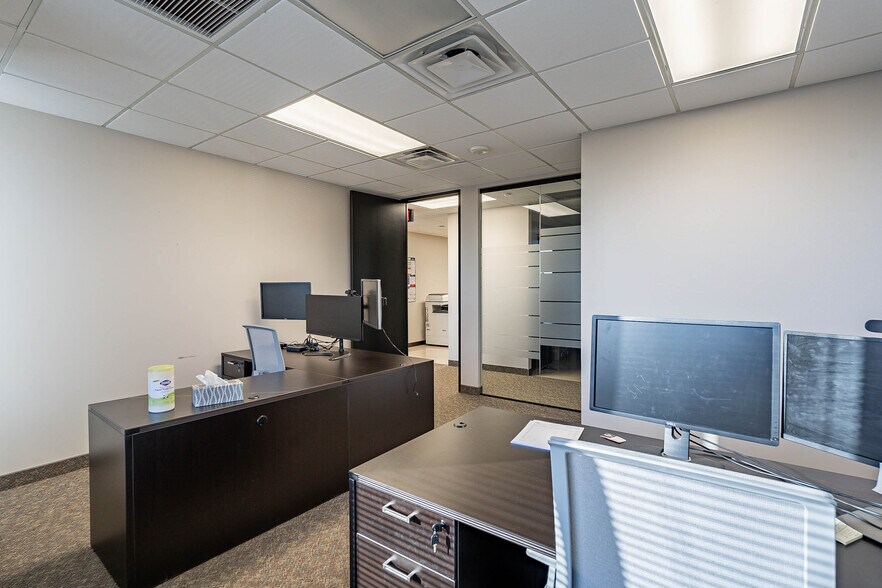 More Photos Of 7310 N 16th St, Phoenix Office For Lease