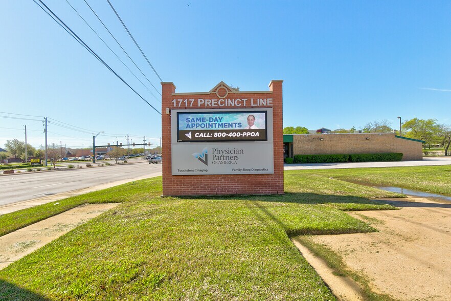 More Photos Of 1717 Precinct Line Rd, Hurst Medical For Lease