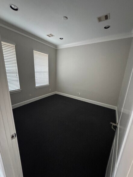 More Photos Of 25511 Budde Rd, The Woodlands Office For Lease
