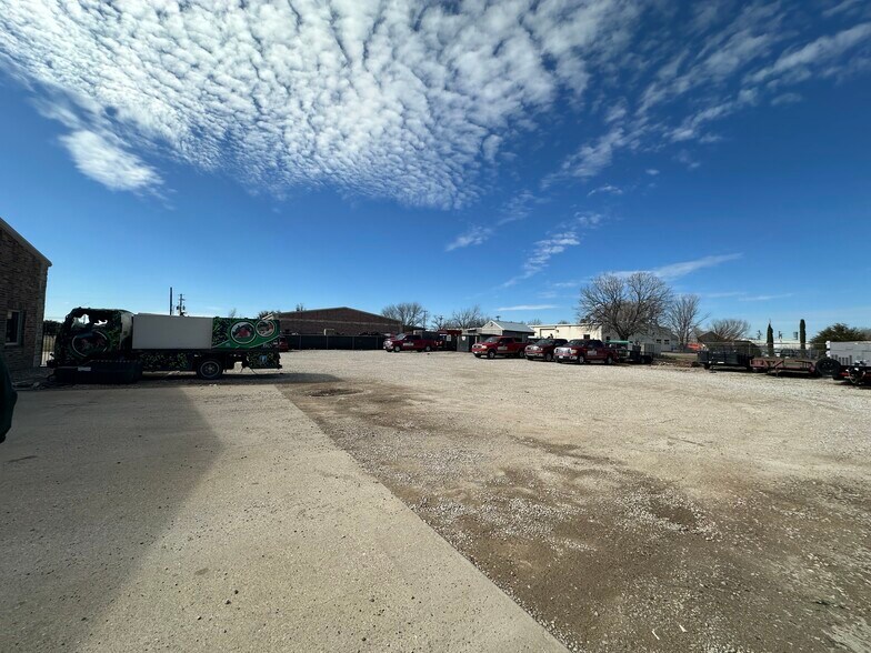 More Photos Of 2809 Capital St, Wylie Light Distribution For Sale