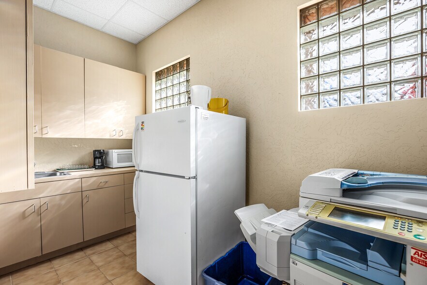 More Photos Of 2100 E Tahquitz Canyon Way, Palm Springs Medical For Lease