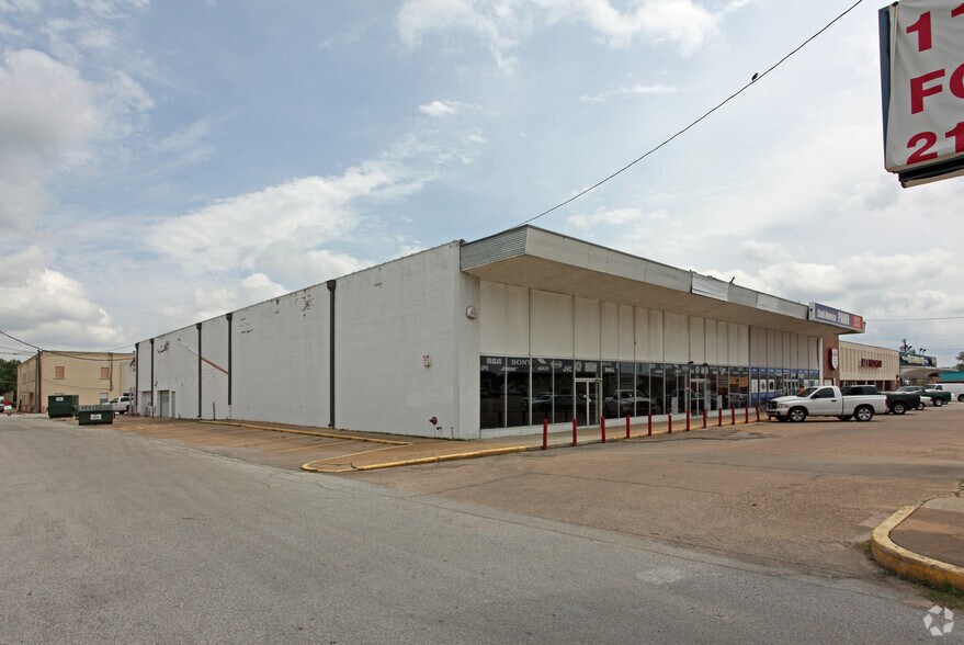 Primary Photo Of 302-306 E Main St, Grand Prairie Coworking Space