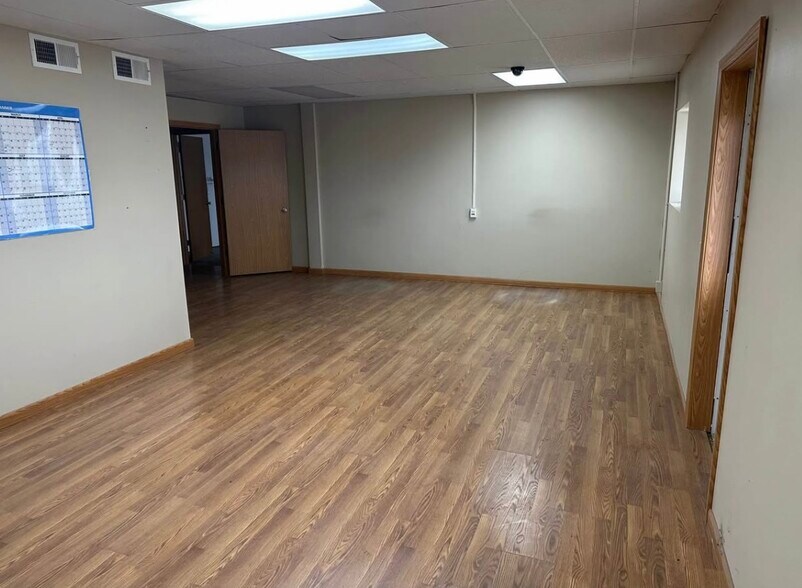 More Photos Of 2490 Highway 92, Washington Flex For Lease