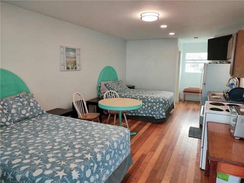 More Photos Of 1330 S Commercial St, Aransas Pass Hotel For Sale