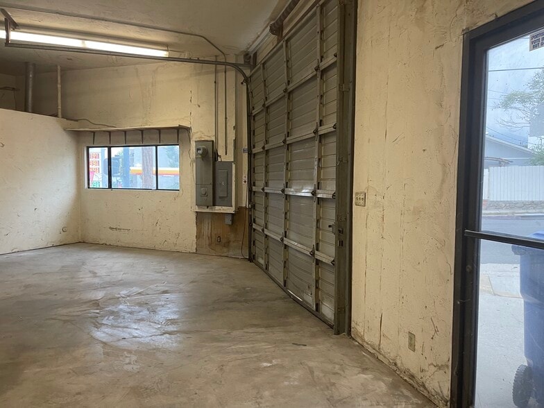 More Photos Of 7643 Foothill Blvd, Tujunga General Retail For Lease