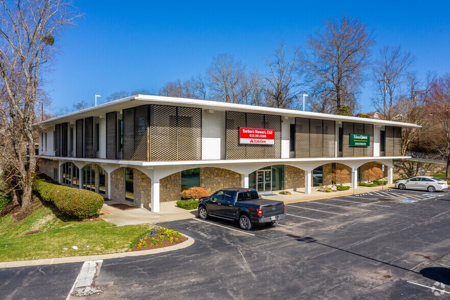Primary Photo Of 2900 Lebanon Pike, Nashville Office For Sale